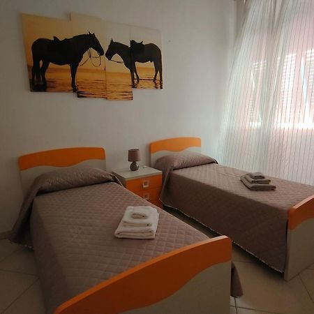 Chez Marie Apartment Ливорно Екстериор снимка